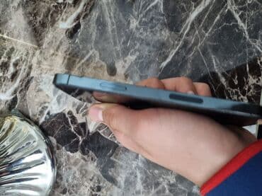 baş qırxan: IPhone 12 Pro, Pacific Blue, Face ID — 4