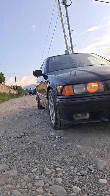 disk satisi: BMW 3 Seriyası E36 sedan, qara rəng. - Kuzov: 4 qapılı sedan, qara — 1