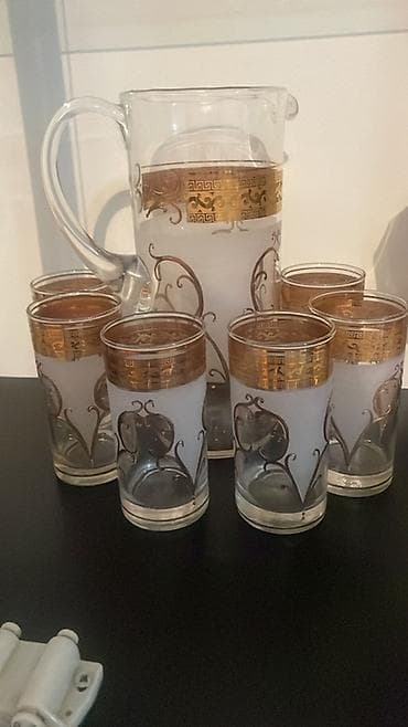 Şüşə su/şərbət dəsti - Tərkibi: 1 ədəd iri qrafin (qulp və tökmə