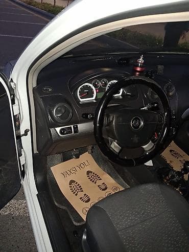 Aksesuarlar və tüninq: - Ön/Arxa işıqlar: klassik halogen faralar, duman işığı yuvaları olan — 7