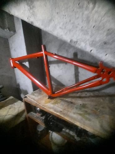 рама для велосипеда: Qırmızı rəngdə velosiped çərçivəsi -çərçivə saft çərçivəsidi - — 1