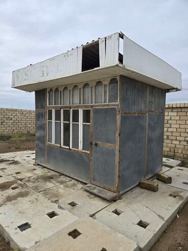 Daşına bilən kiçik köşk/butik pavilyon - Korpus: metal karkas + taxta