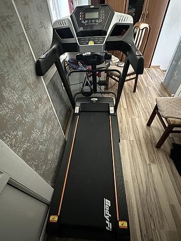 BodyFit T5 qaçış trenajoru - Güclü elektrikli qaçış yolu, enli və — 2