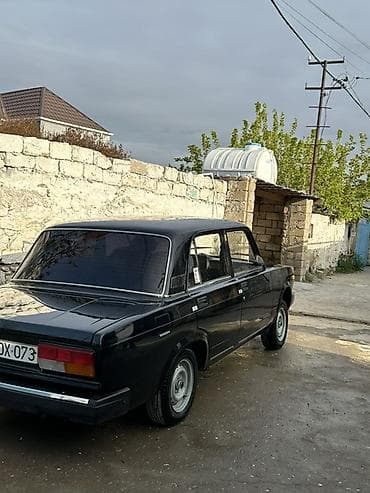 maşın 2107: Model: Lada Riva/VAZ-2107 sedan Rəng: qara Kuzov: 4 qapılı, klassik — 4