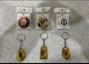 Nəqliyyat: Məhsul: Futbol nişanlı döş nişanları və skorpion fiqurlu açarlıq seti — 1