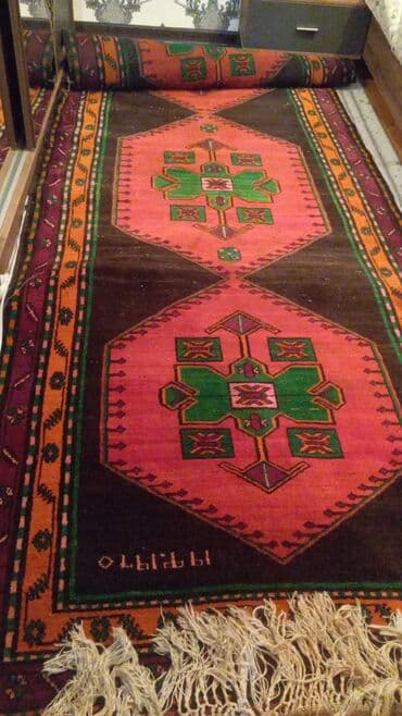 rengli qablar: Qədim üslubda xalça 70 ilin xalçasıdır, əl işidir, təbbi rəngləmədir — 1