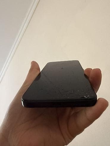 redmi note 12 s: Redmi smartfon Xüsusiyyətlər: - Arxa tərəfdə “Redmi” loqolu mat qara — 4