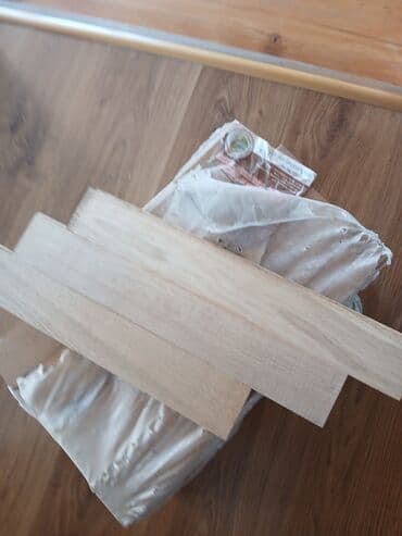 Laminat: Açıq rəngli taxta görünüşlü laminat döşəmə, müxtəlif interyerlərə — 1