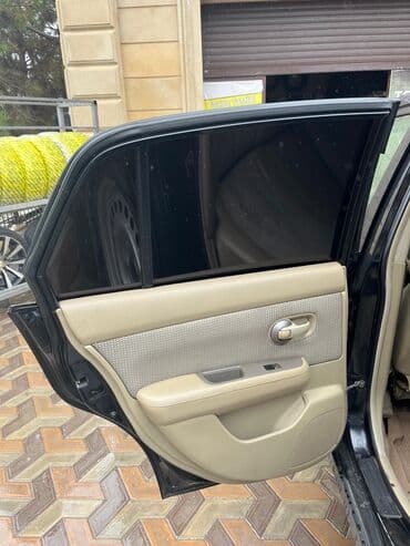 c klass mersedes: Nissan Tiida: 1.8 l | 2007 il Sedan — 12