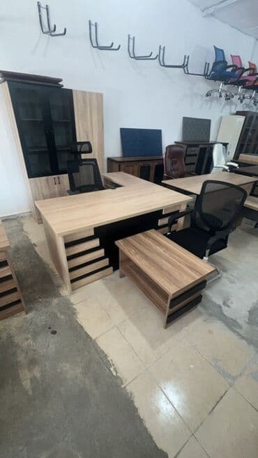 Ofis mebel dəsti – L formalı rəhbər masa, köməkçi yan masa və