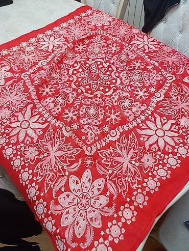 ereb qizili instagram: Qırmızı naxışlı şal (başörtüsü/örtük) - Material: yüngül, nəfəsalan — 1