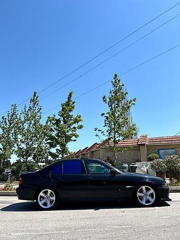 купить бмв: BMW 5 Series E39 sedan – qara rəng, M-paket üslublu eksteryer — 7