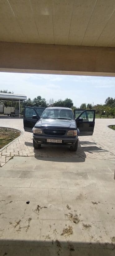 Ford Explorer SUV - Kuzov: qara rəng, 5 qapı, geniş baqajlı gövdə - lalafo.az -da Ford Explorer SUV - Kuzov: qara rəng, 5 qapı, geniş baqajlı gövdə -