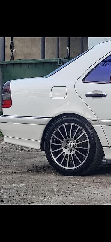 kreditle avtomobiller: Колесо Mercedes-Benz 215 / 50 / R 17 — 1