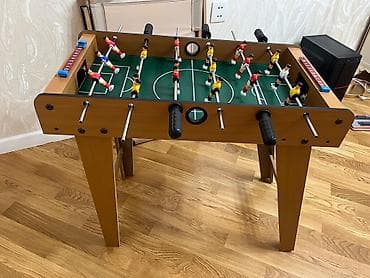 Futbol stol oyunu (foosball) – kompakt ölçülü, taxta korpuslu model