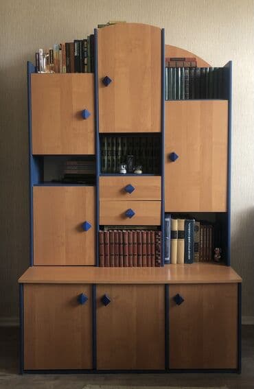 книжная полка: Книжная полка, б/у. Высота 190, ширина 116. Имеет 2 выдвижных — 1