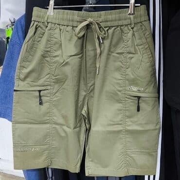 Kişi üçün şort ölçülər mövcuddur başqa rəngi var