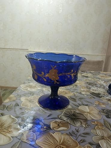 konfet şəkilləri: Kobalt-mavi şüşədən ayaqlı meyvə qabı,(çexiya) - Material: qalın — 1