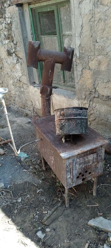 Metal soba, evdə və ya bağ evində istilik təmin etmək üçün nəzərdə