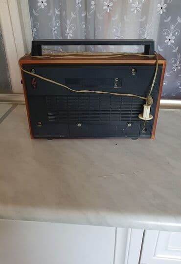 Heykəlciklər: Əntiq radio — 2