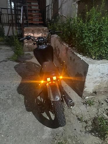 disk qabi: Klassik üslublu küçə motosikleti - Tək silindrli benzin mühərriki — 2