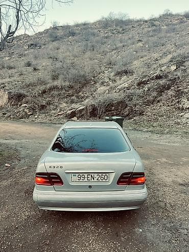kuza kamaz: Mercedes-Benz E 320: 3.2 l | 2000 il Sedan — 8