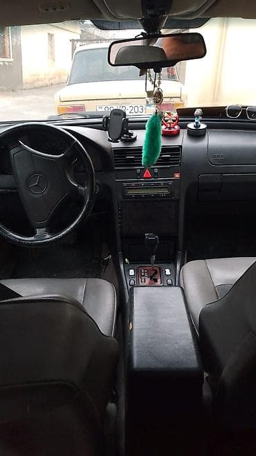 mersedes s klass: Mercedes-Benz C-Sinfi (W202) sedan - Ban növü: sedan, 4 qapı - Rəng — 4