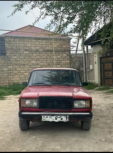 VAZ 2107 sedan - Kuzov: 4 qapılı sedan, qırmızı rəng - Mühərrik