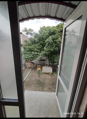 3 otaqlı ev: Qubada merkezde gunluk kiraye ev verilir. Evin her seraiti var. 4 veya — 6