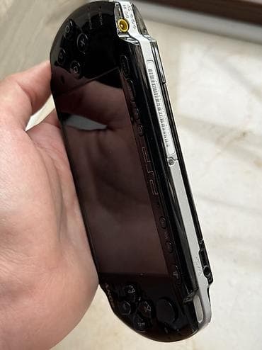 playsta: Sony PSP 3004 Tam işlək vəziyyətdə. Umd disk yeri işləyir. Üstündə 8gb — 8