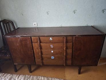 Əla növ materialdan hazırlanmış, Vintage taxta dolab. Model iki yan
