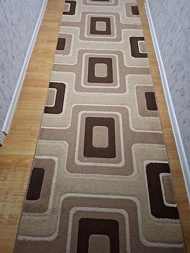 Dəhliz üçün uzun xalı (yolçi): geometrik naxışlı, bej-krem-qəhvəyi