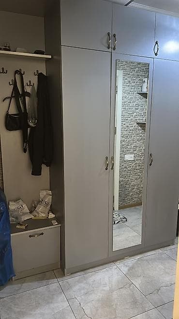 divar asilqan: 3 qapılı, Güzgülü, Boz, Açılan, Düz dolab — 1