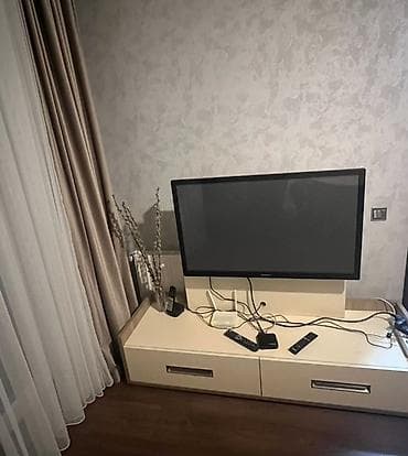 İşlənmiş, Düz TV altlığı, Polkasız, Laminat