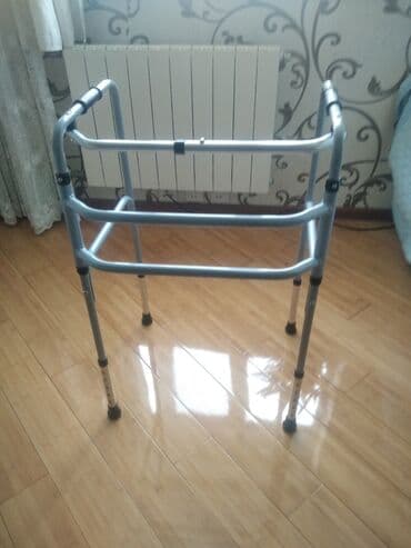 Yerimək üçün arabalar, çəliklər, əsalar, rollatorlar: Təzədir 1 ay istifadə olunub evdə 60 manata alınıb 40 manata satılır — 3