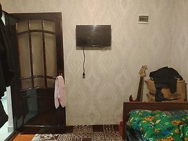 Səbail rayonunda yerləşən 2 otaqlı həyət evi satışdadır. Ev geniş — 5