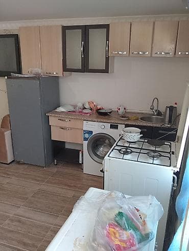 Salam.iki otaqlı evdi,bütün şərait var. yeri isti poldu. yer