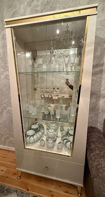Стеклянная витрина-шкаф, Б/у, Самовывоз