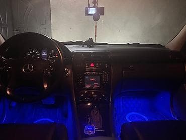 kia satisi: Mercedes-Benz C-Class sedan (W203), qara rəng. - Kuzov: 4 qapılı — 4