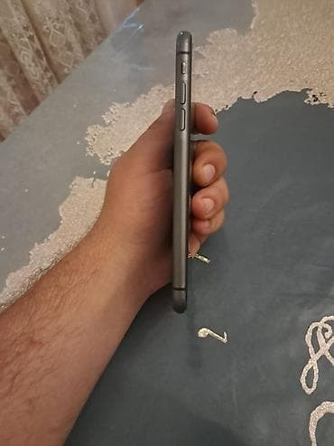 ipad mini 5 satilir: IPhone 11, Qara, Face ID — 3