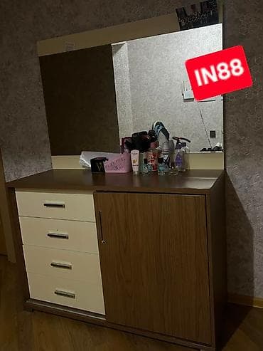 Ev və bağ: Termo satilir 100 manata.Ünvan:BAYIL (K63&IN88) — 1