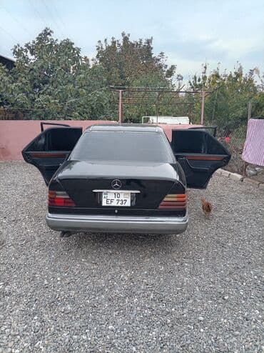 фольксваген седан: Mercedes-Benz sedan – W124 seriyası (qara/gümüş iki rəngli kuzov) — 2