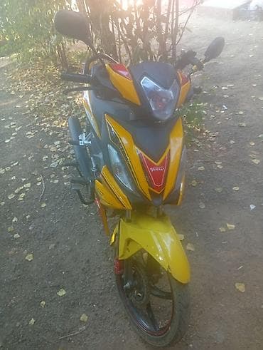 cin ehtiyat hisseleri: Moped/motosiklet – sport üslubunda, sarı-qara rəng sxemi ilə. Texniki — 2