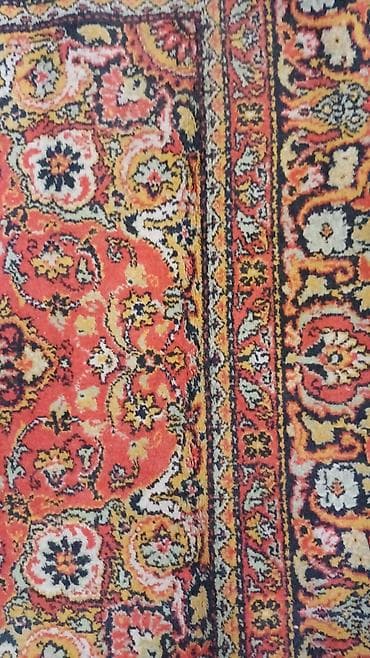 antik mebellər: Xalça - Naxış: Şərq üslubunda klassik motivlər. Birinci xalçada — 2