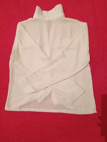 женские двойные шапки: Ağ rəngdə, uzunqollu qadın köynəyi. Xüsusiyyətlər: - Rəng — 2