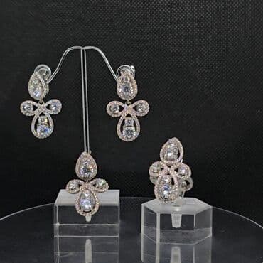 Dəstə daxildir: Sırğa, Gümüş lalafo.az -da Dəstə daxildir: Sırğa, Gümüş