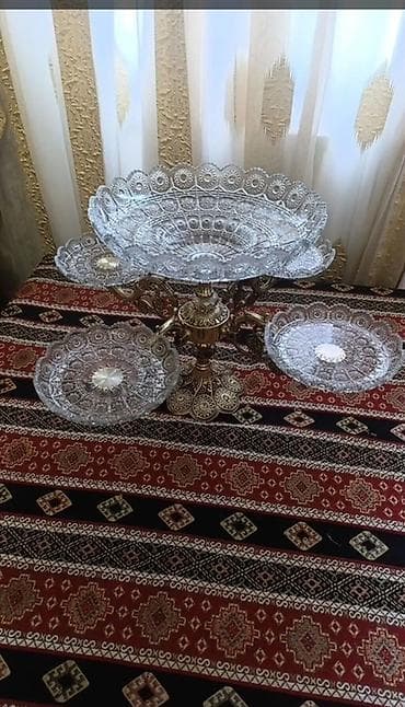 tap.az saatli: Zərif naxışlı, çoxsəviyyəli meyvə və şirniyyat qabı dəsti. - — 1