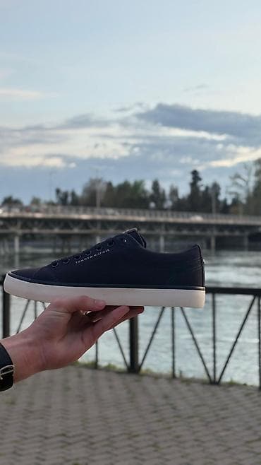 ayaqq: Tommy Hilfiger kişi krossovkasi OriginalDi — 2