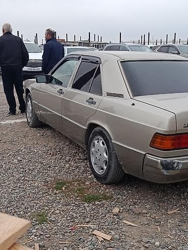 opel astra hecbek 2000: Mercedes-Benz 190: 2 l | 1989 il Sedan — 4
