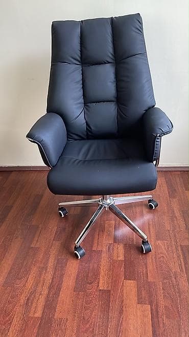 Ofis mebel dəsti Tərkibi: - Böyük rəhbər masası – taxta (qoz rəng — 5